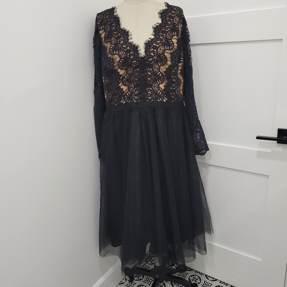 City Chic Women' Black Rare Beauty  Lace Bodice Long Sleeve Dress Size M/18 - Picture 4 of 15